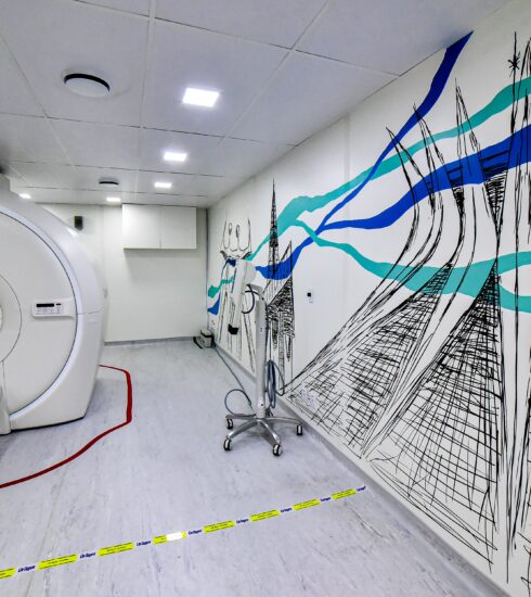 Fachada do Hospital de Base com obras de modernização em andamento.